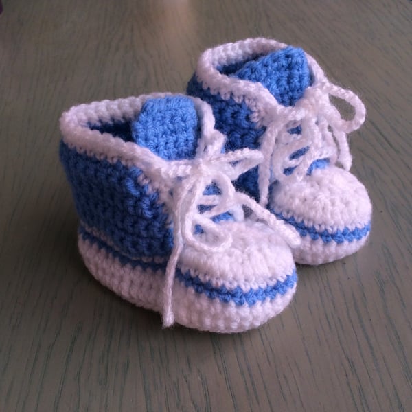 Crocheted converse sneakers 