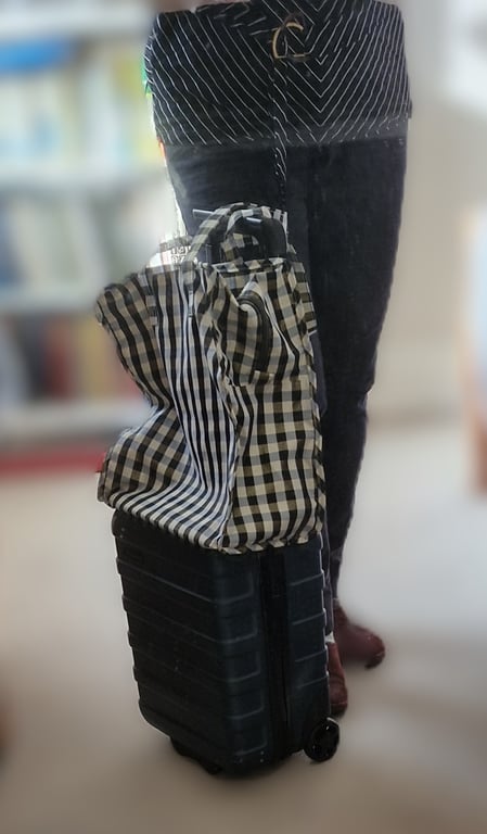 The perfect zipped holdall for extra luggage, shopping bag or overnight bag