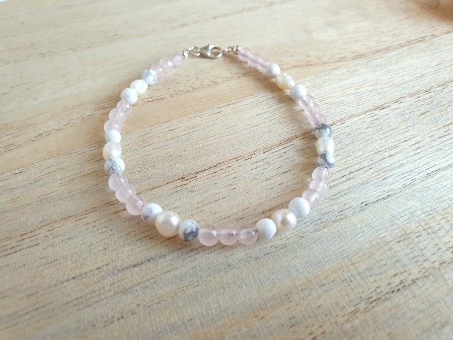 Rose quartz, howelite and pearl bracelet - clearance!