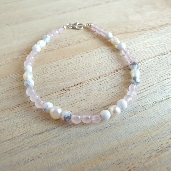 Rose quartz, howelite and pearl bracelet - clearance!