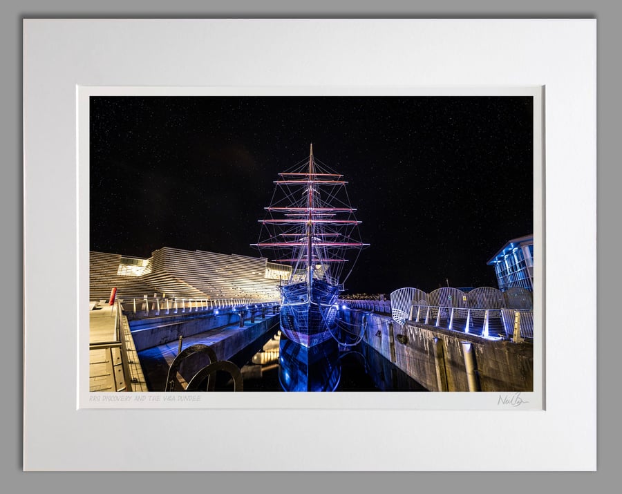 RRS Discovery Dundee Scotland - A3 (50x40cm) Unframed Print