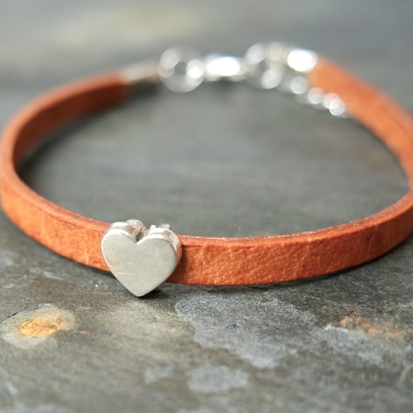 Leather bracelet - Heart tan beige silver