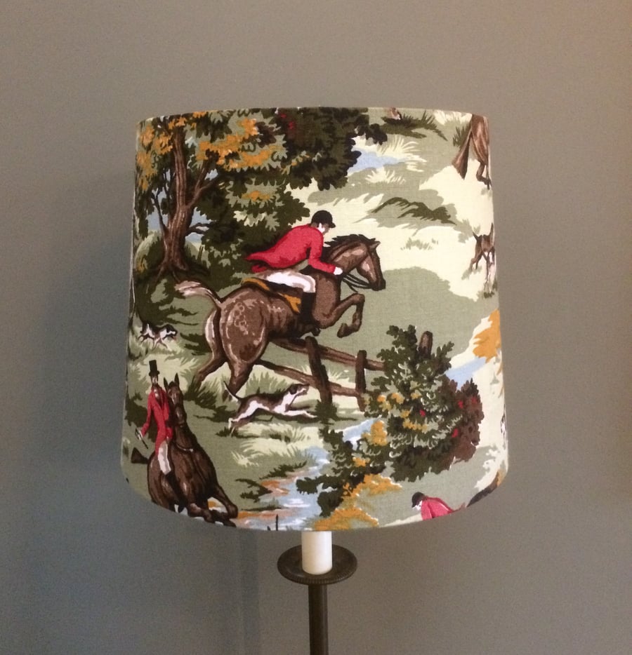 Cottage Core Traditional Tally Ho Tarporley Horse and Hounds 35cm w Lampshade 