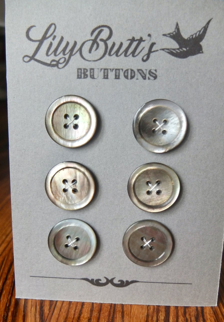 6 Vintage Mother of Pearl Buttons 24mm