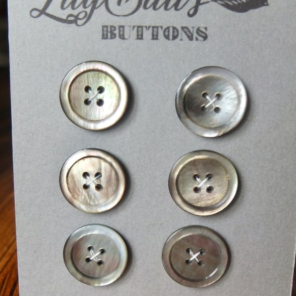 6 Vintage Mother of Pearl Buttons 24mm