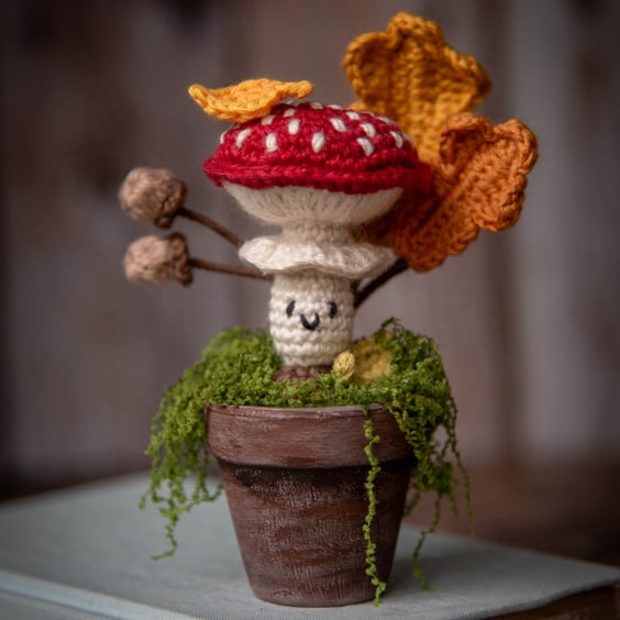 Amanita Oakshade - Crochet Desk Companion in a Pot