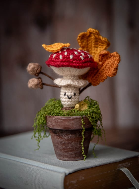 Amanita Oakshade - Crochet Desk Companion in a Pot