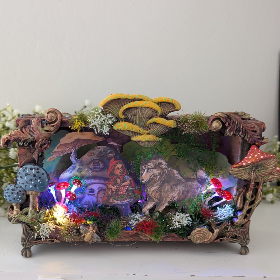 Little Red and the Wolf (Diorama)