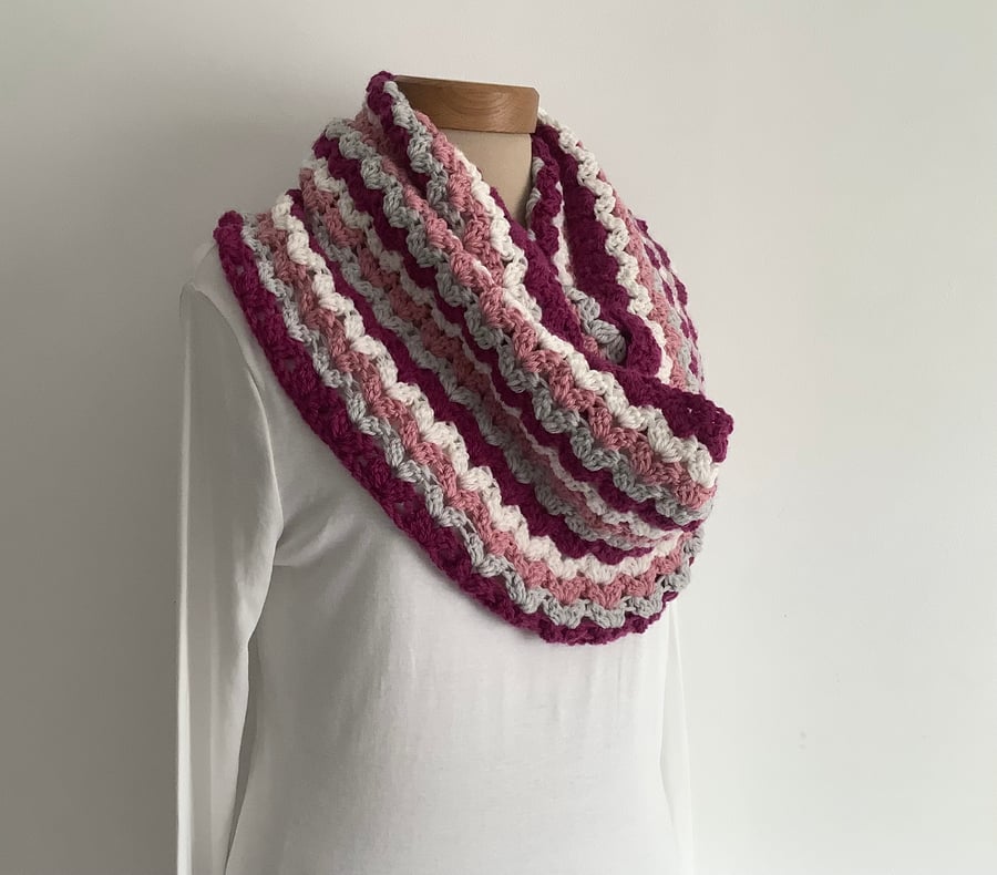 INFINITY SCARF , neckwarmer , cowl  ' The Islander' . Pink, grey.
