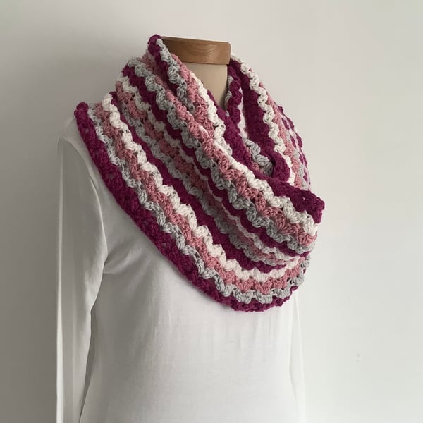 INFINITY SCARF , neckwarmer , cowl  ' The Islander' . Pink, grey.