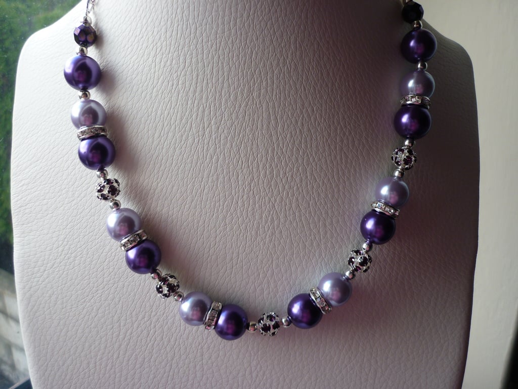 PURPLE, LAVENDER AND SILVER RHINESTONE NECKLACE.  620