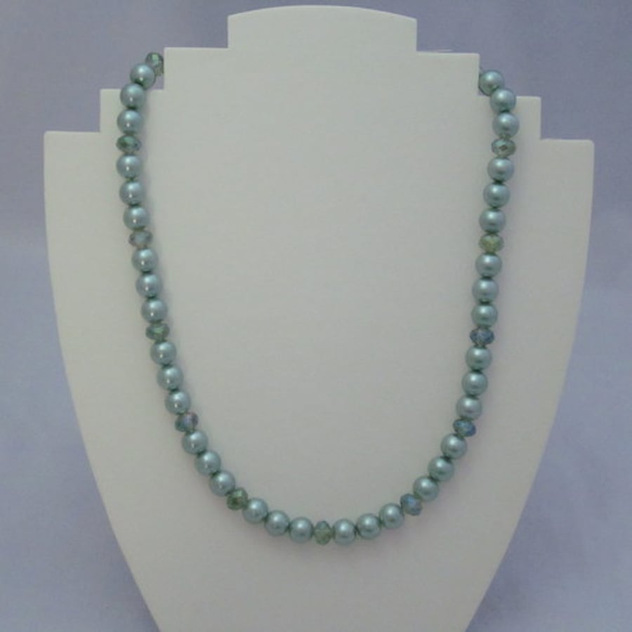 Green glass pearl and crystal rondelle necklace (261)