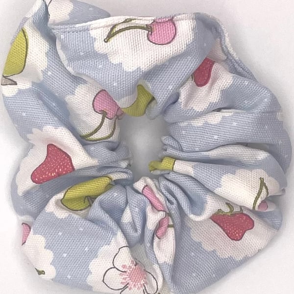SCRUNCHIE - Blue Strawberry