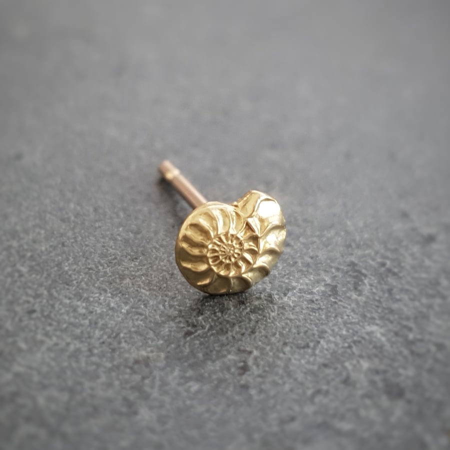 Gold ammonite fossil ear stud earring in recycled 18ct gold, single