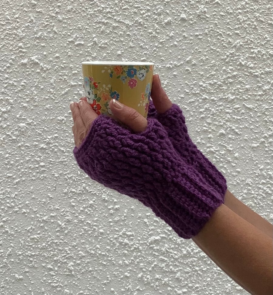 FINGERLESS MITTS, gloves. Wool blend . ' Erme Trail '. Purple.