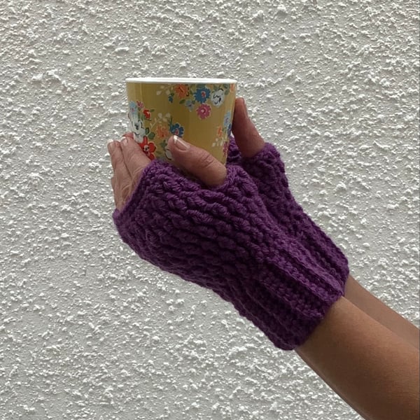 FINGERLESS MITTS , gloves ' Erme Trail '. Soft Wool blend.. Purple.