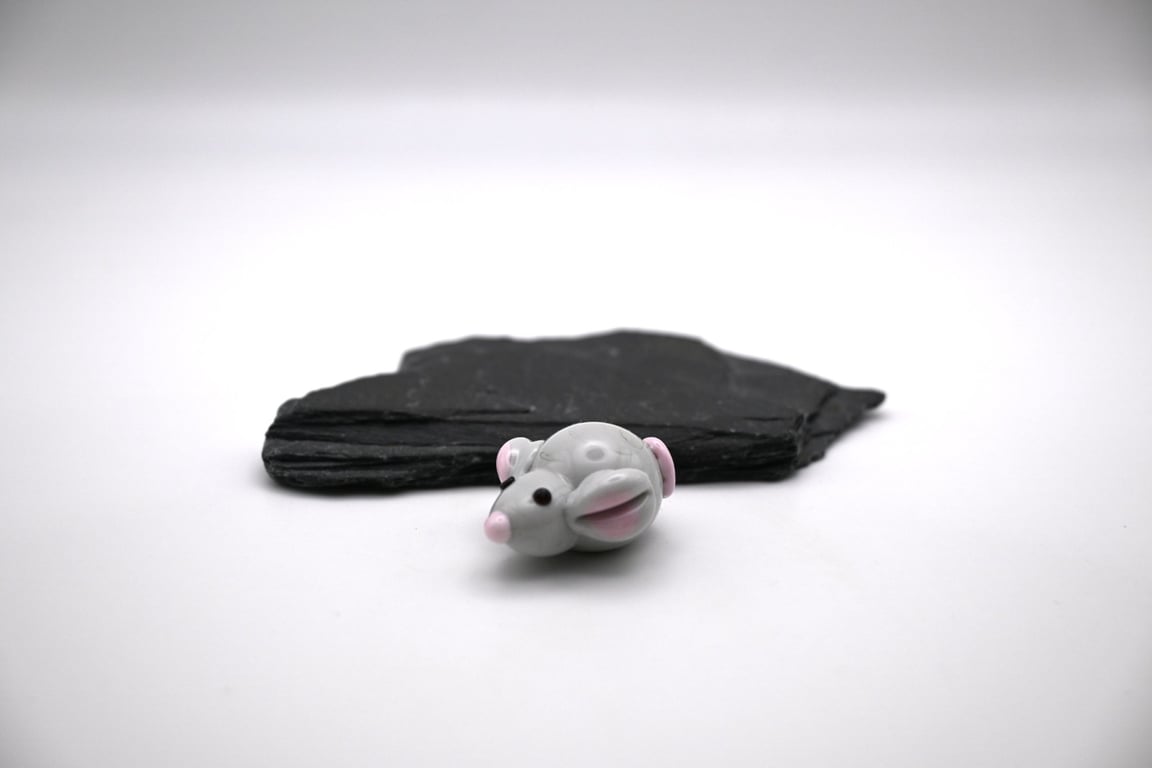 small glass mouse figure