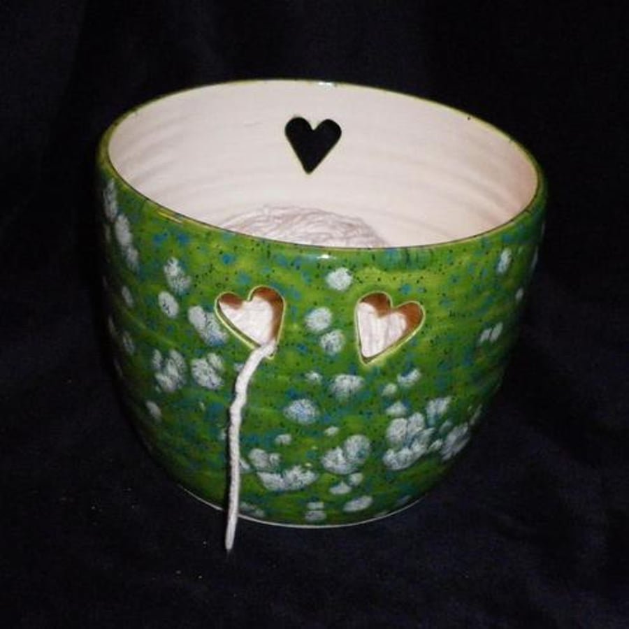 Knitting or crochet wool / yarn bowl.