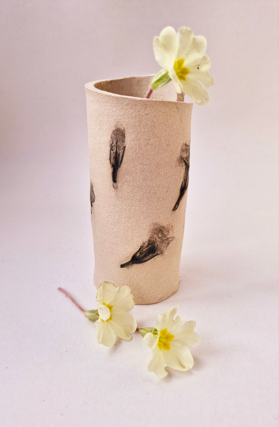 Small flower vase, primrose