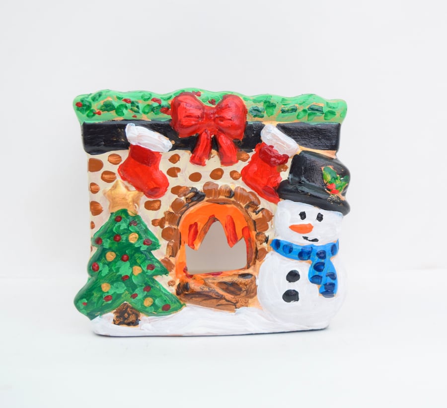 Christmas Fireplace Tea Light Holder – Hand-Painted Ceramic Christmas Decoration