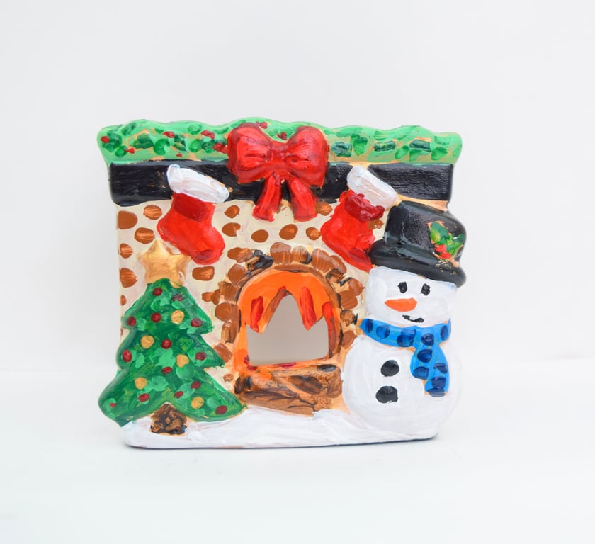 Christmas Fireplace Tea Light Holder – Hand-Painted Ceramic Christmas Decoration