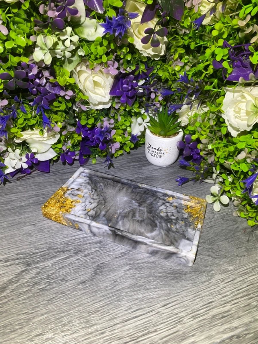 medium rectangular tray