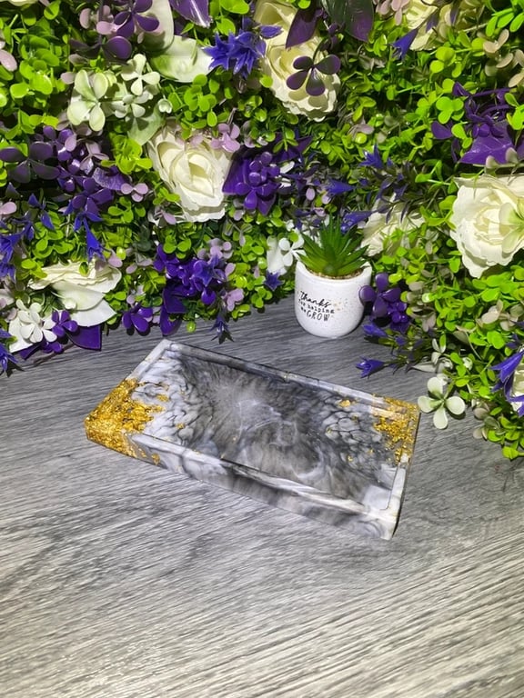 medium rectangular tray