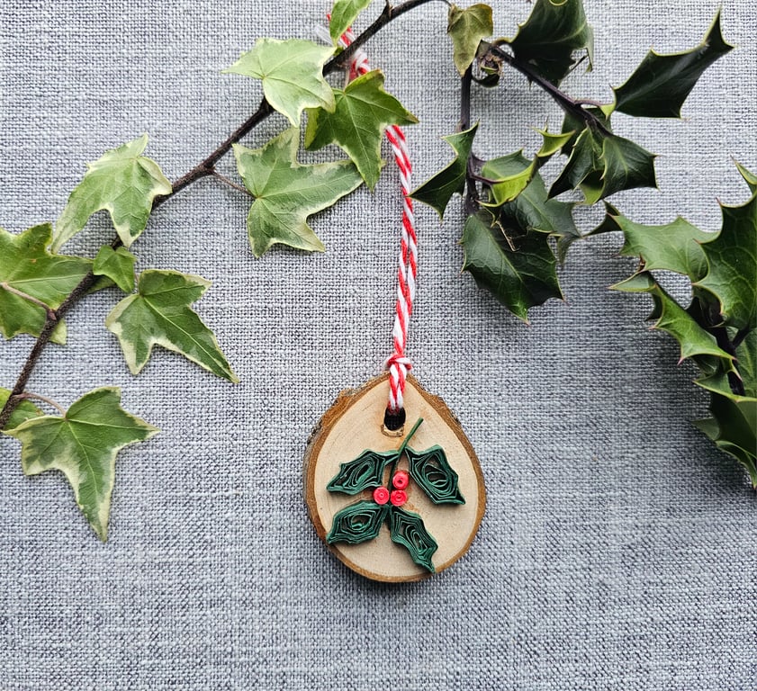 Small Alder Wood Slice Hanging Decoration with Quilled Holly Design