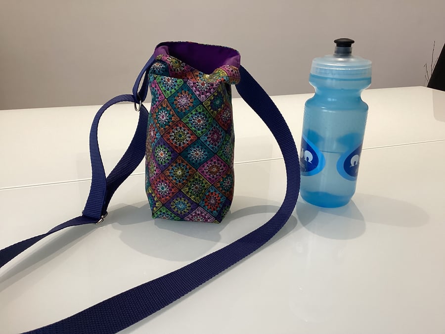 Water bottle bag, drinks bottle bag, Fully reversible drinks bag. Water bottle b