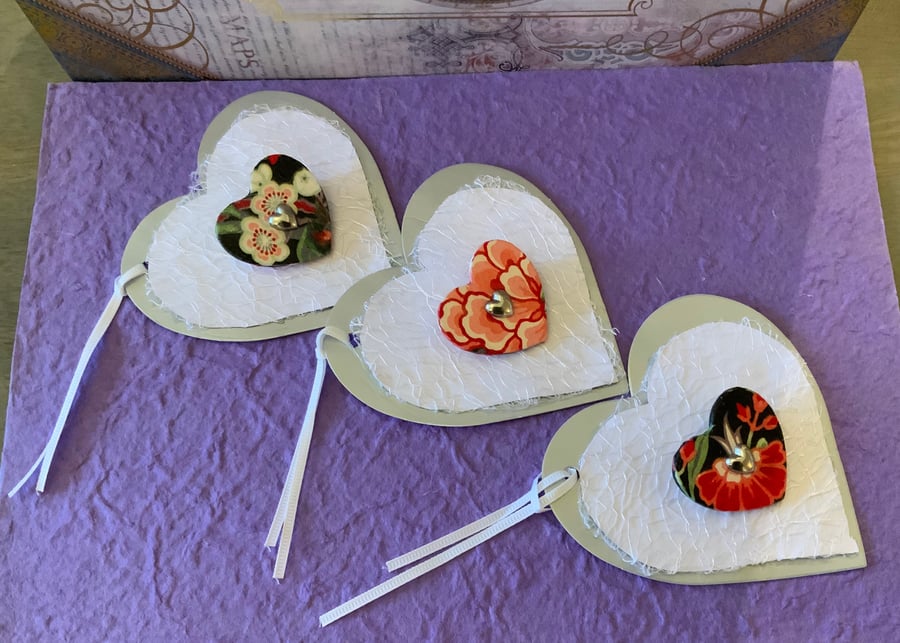  Pocket Hug Wood Heart Badge Gift Tags