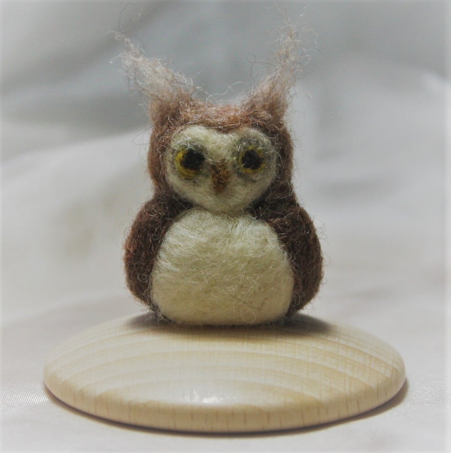 Mish Mash Minis - Tubby tufty owl (needle felted sculpture)