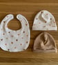 Newborn Baby Boxed Gift Set-Beanie Hats & Matching Bib-Hearts Design-BGS02 - Image 2