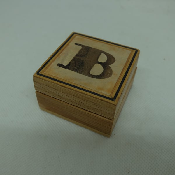 Small wooden box, lift off lid, letter B