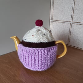 Chocolate Cupcake Tea Cosy Topped With Cream Icing And Sparkles (R813)