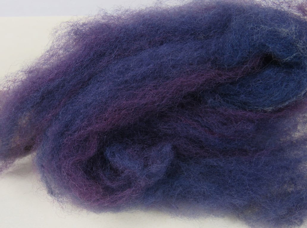 10g Naturally Dyed Dark Violet Llanwenog Felting Wool