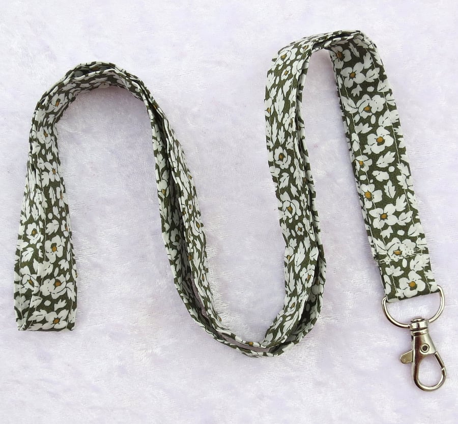 Liberty Lawn lanyard, with swivel lobster clip, 19.2 inches in length