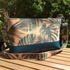 Crossbody bag in cork fabric with jungle leaves