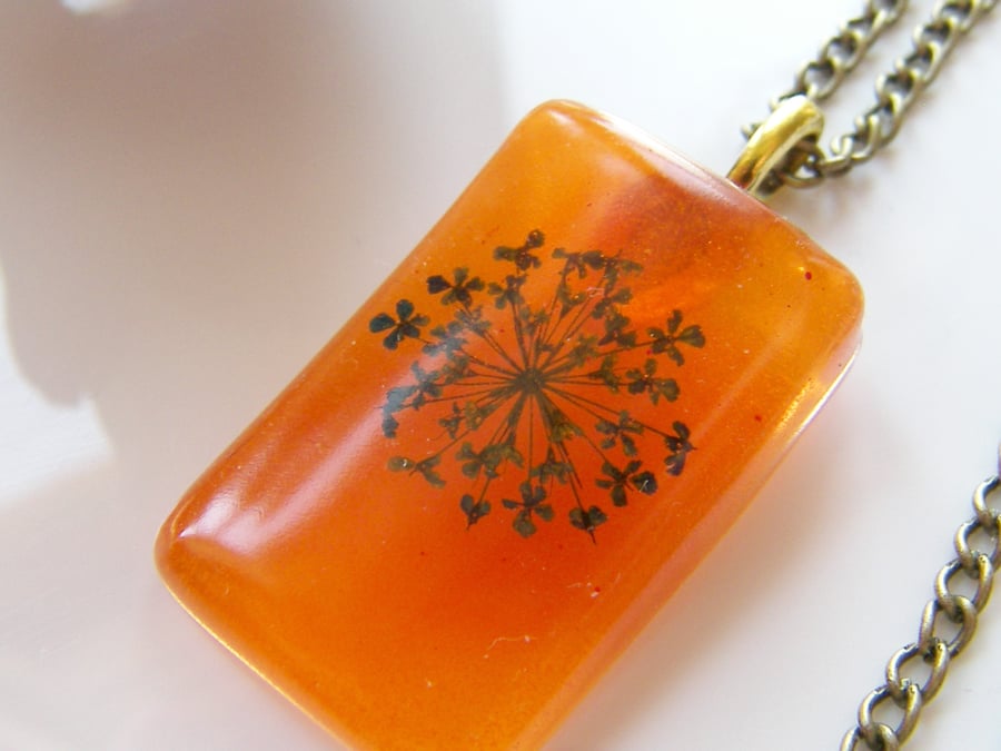 Queen Annes Lace Necklace in Resin Botanical Flower - LACE
