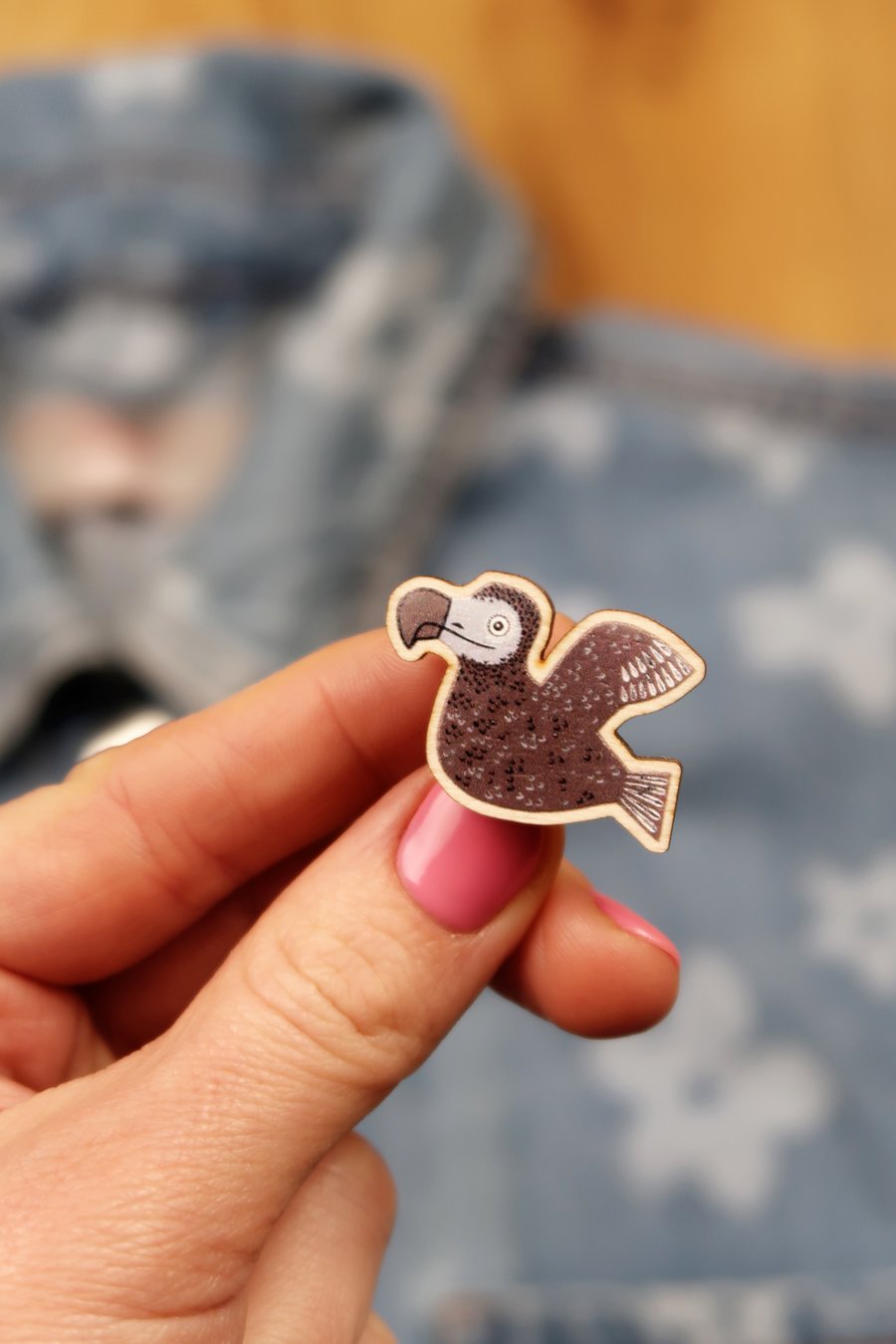 Dodo bird wooden pin badge, bird lover gift, dodo wooden brooch.