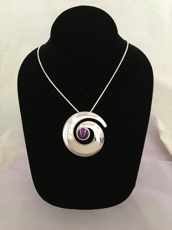 Large Swirl Pendant in Mulberry Wine