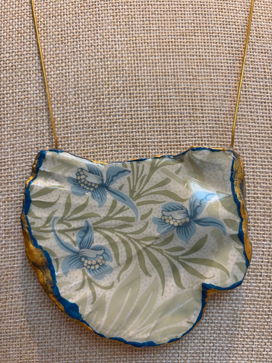 Blues and creams William morris shell necklace 