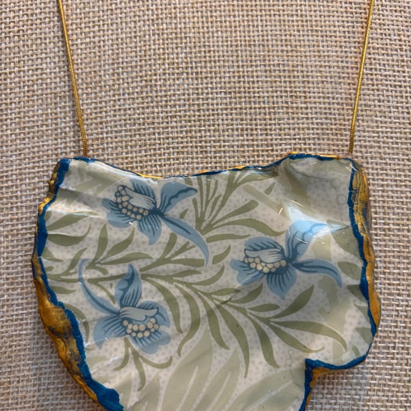 Blues and creams William morris shell necklace 