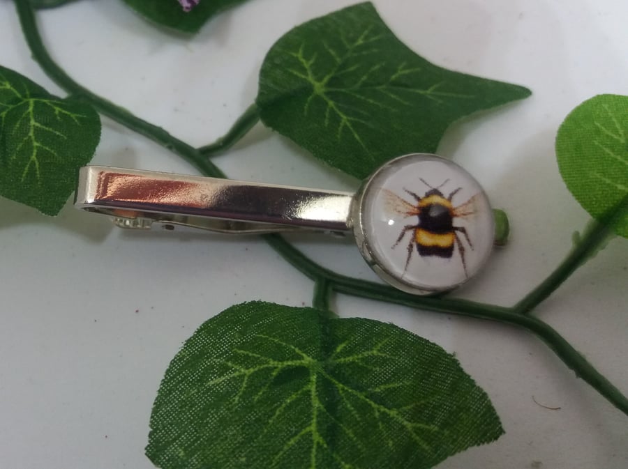 TC01 Bee picture tie clip