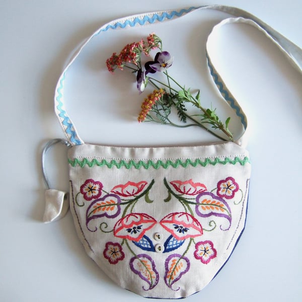 Vintage floral embroidery across your body zip up bag