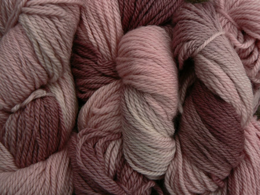 SPECIAL! 300g Hand-dyed 100% WOOL ARAN pale pink plum