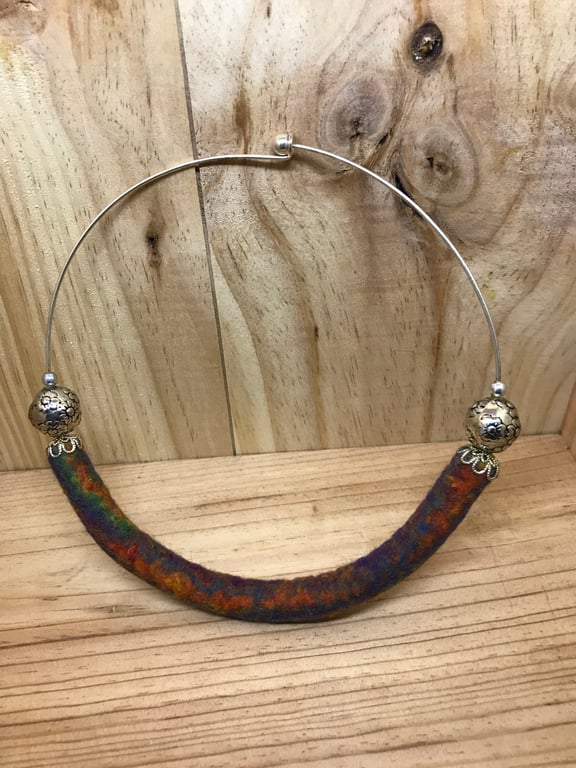  Felt Necklace. (306)
