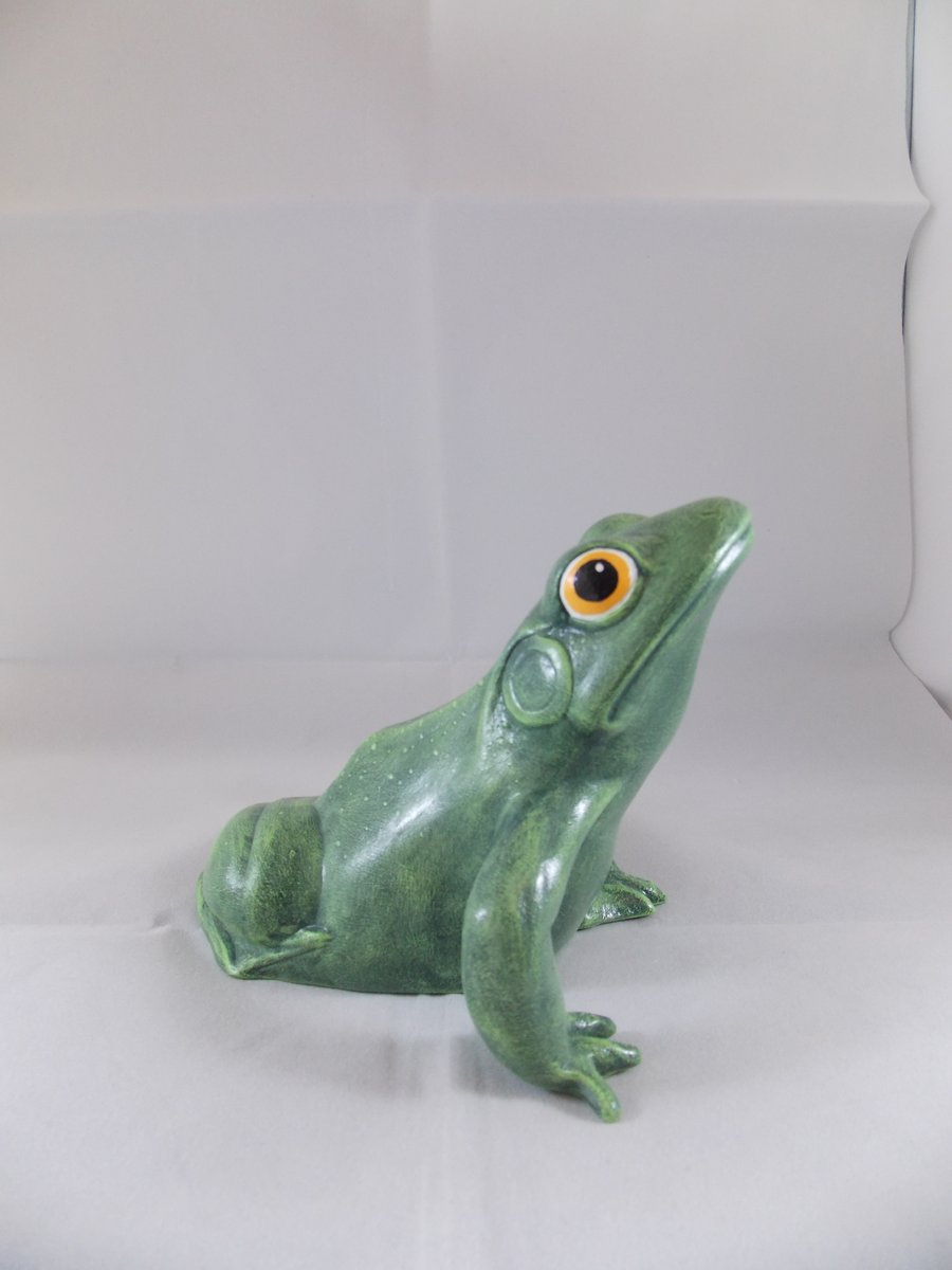 Ceramic Hand Painted Small Green Frog Animal Garden Home Ornament Decoration.   