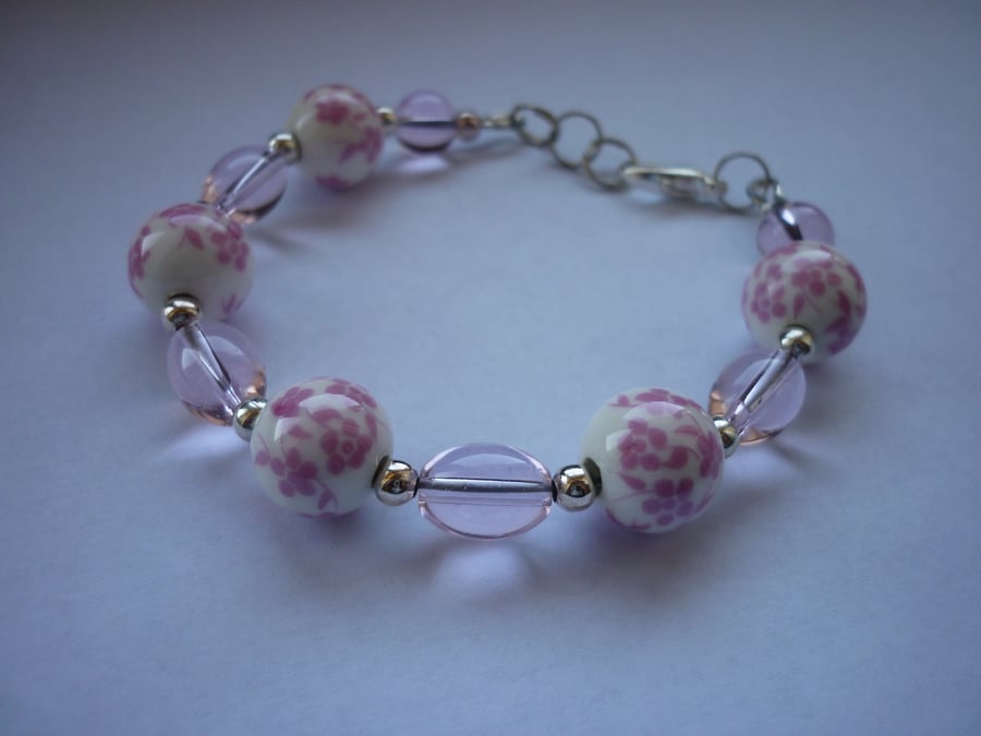 PALE PINK AND WHITE - PORCELAIN BEAD BRACELET.