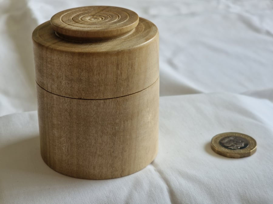 Tulipwood trinket box