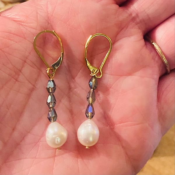 Baroque pearl and glass bead earrings - ivory grey - BPGE07